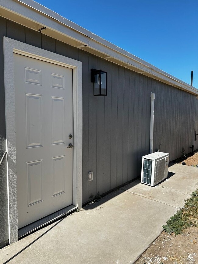 Building Photo - Beautiful Remodeled Studio With Private Backyard In Coolidge!