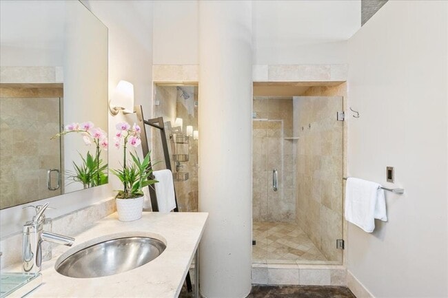 Building Photo - 311 W 5th St