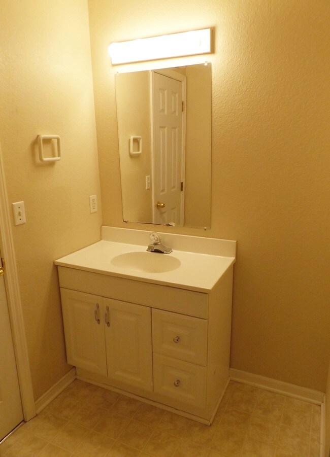 Building Photo - 5645 N Anita Ave