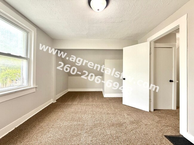 Building Photo - 3 Bedroom House