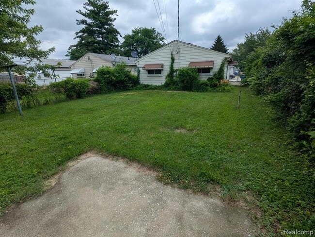 Building Photo - 23911 Methuen Ave