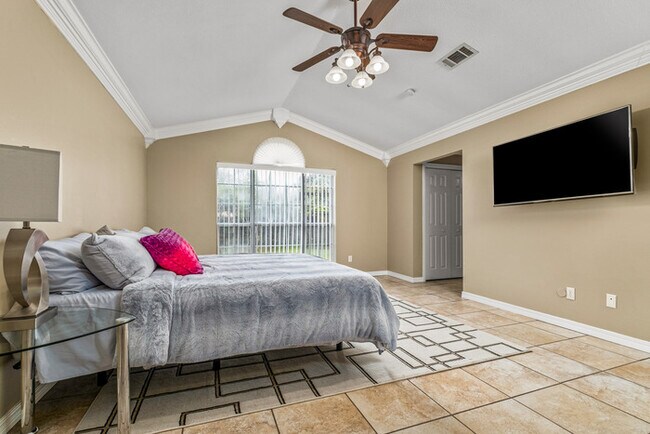 Building Photo - 4/2 Cantonment Property in Kings Road Neighborhood