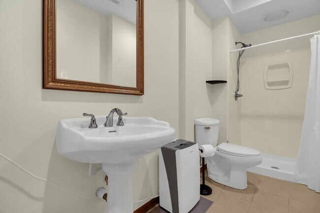 Building Photo - 5260 Leydorf Ln