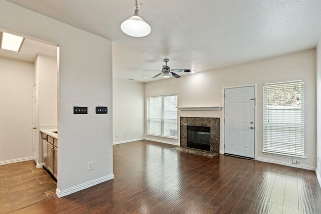 Building Photo - 3906 Pickett Pl Dr