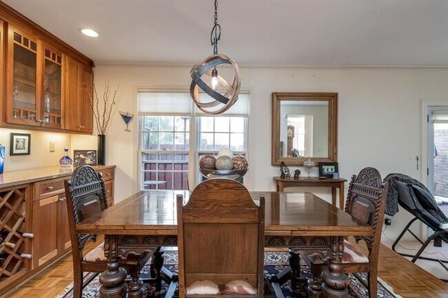 Building Photo - 1105 Clairemont Ave