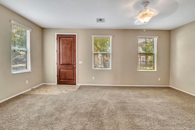 Building Photo - 4058 E Carla Vista Dr