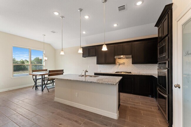 Building Photo - 423 Montessa Park