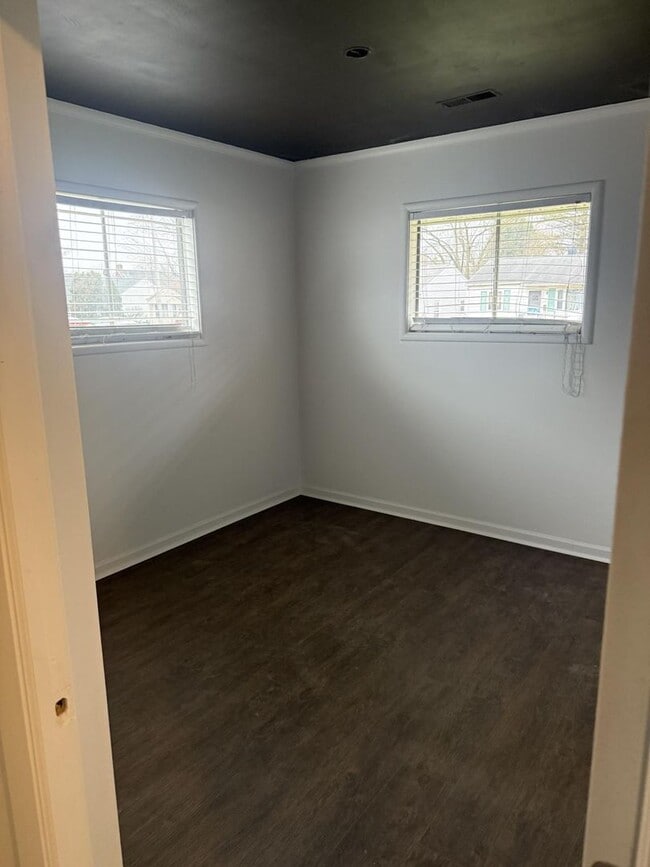 Building Photo - 684 Saratoga Ave