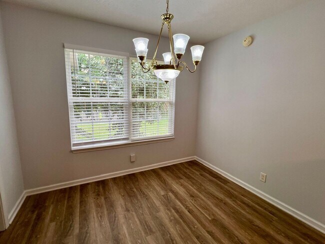 Building Photo - 3 bed, 2 Bath, Garage + Screened Back Porch, Near Cason Ln