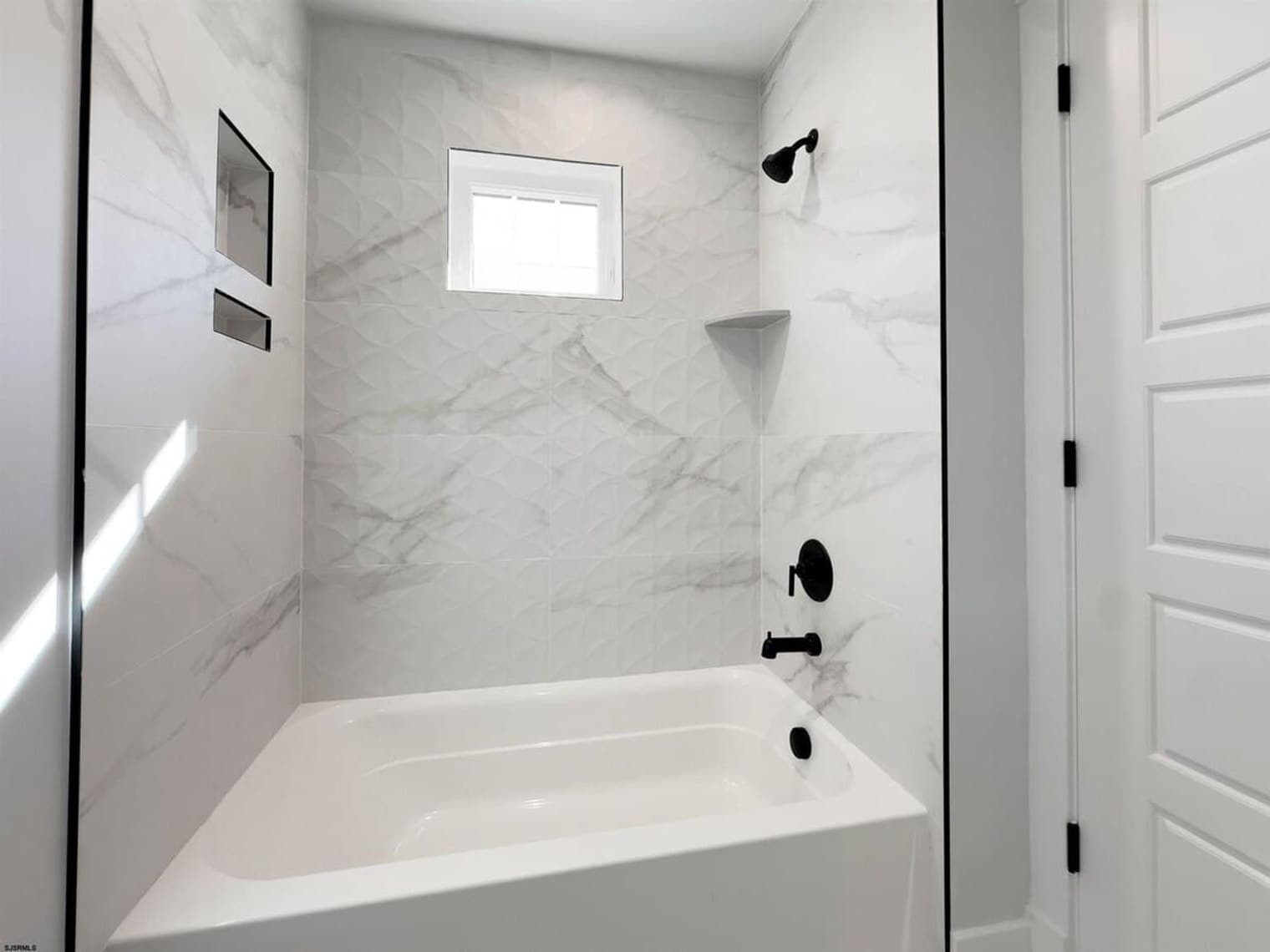 Building Photo - 9412 Ventnor Ave