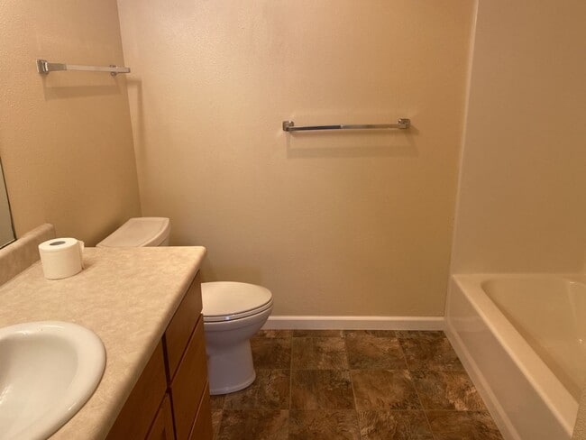 Building Photo - CP617/619