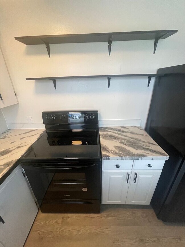 Building Photo - ? Move-In Special – $750 Off 1st Month’s R...