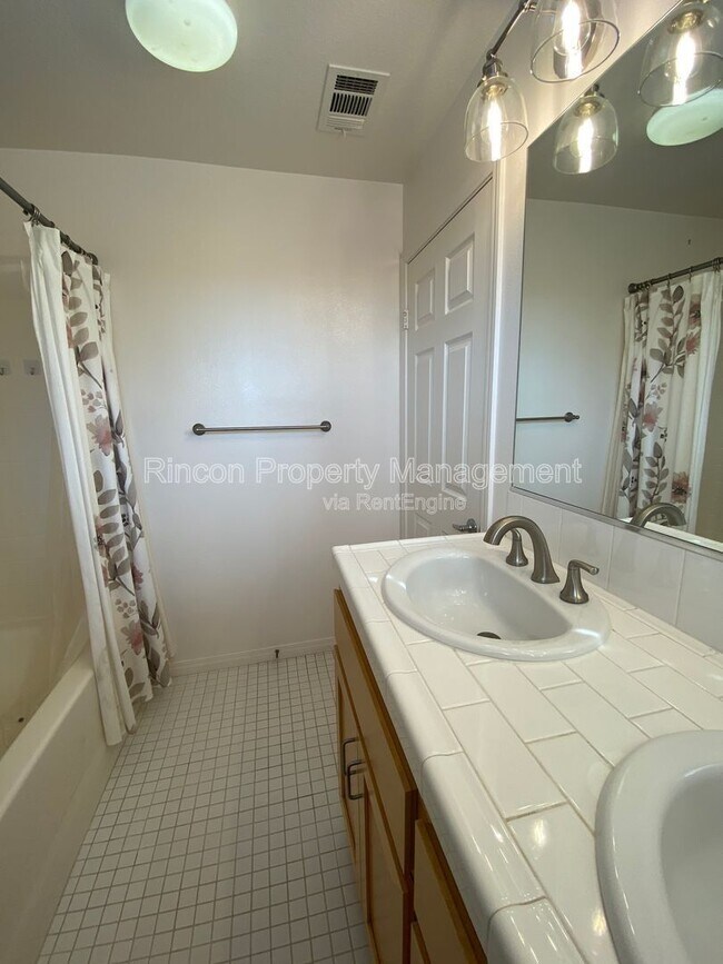 Building Photo - 11216 Snapdragon St