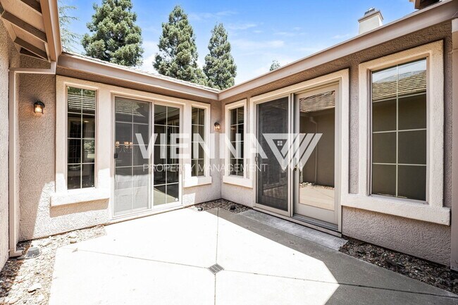 Building Photo - 1014 Waterford Dr