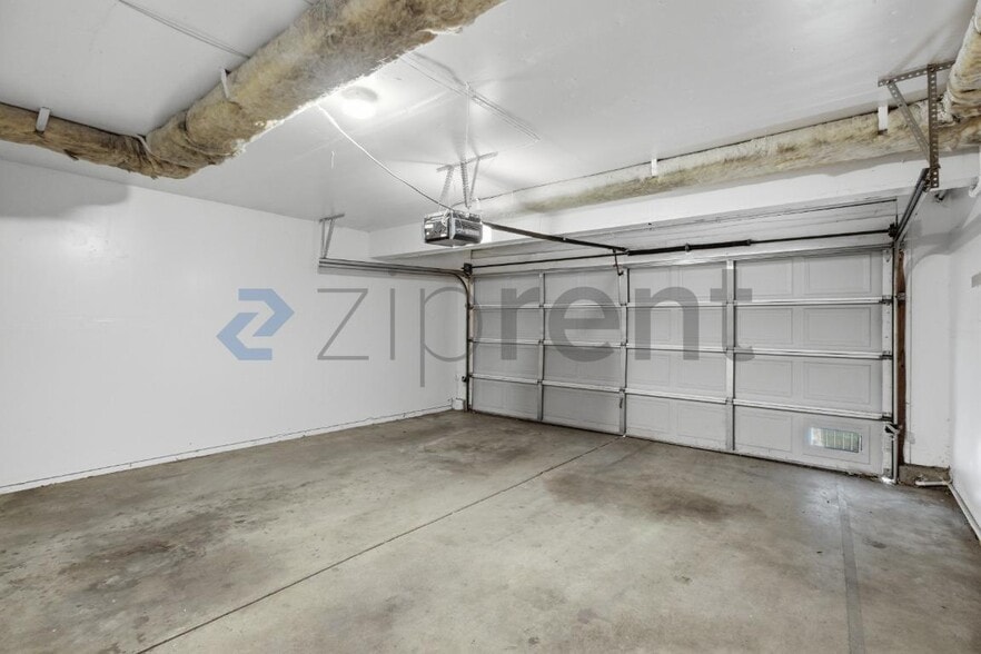 Building Photo - Unit