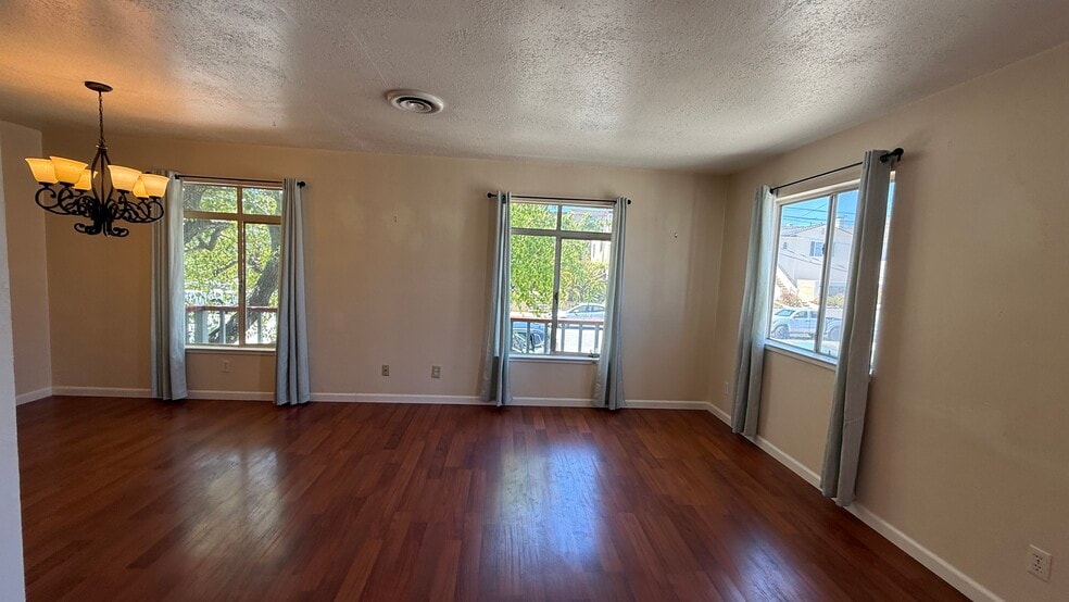 Building Photo - 255 Larkin St
