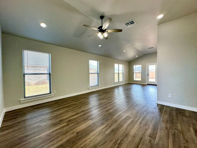 Building Photo - Brand New 4 bed 2 bath Move In Ready!