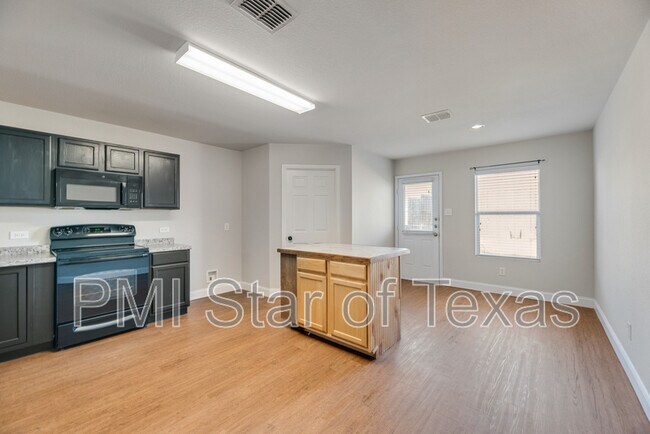 Building Photo - 1034 Churchill Dr