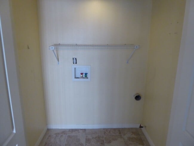 Building Photo - Charming 3-Bedroom Townhome with Dual Fireplaces and Pool Access in Stevenson Ranch!