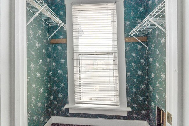 Building Photo - Huge Brick House in Victorian Village/Short North, Beautiful Woodwork 3 Car Garage and Swimming pool