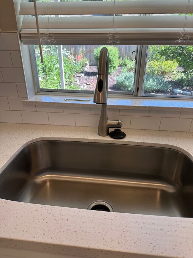 Building Photo - Beautifully Renovated Craftsman  4 Bed/2.5...
