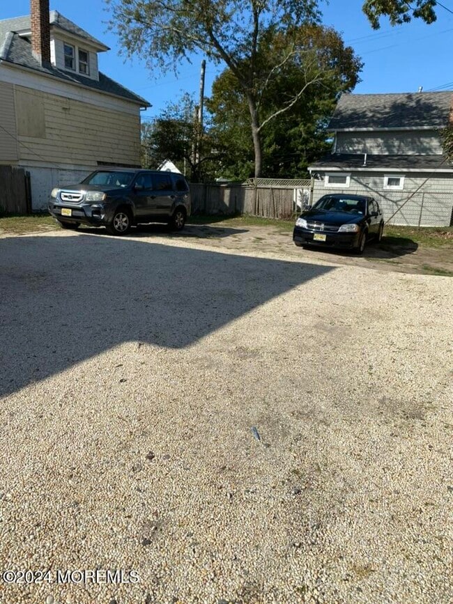 Building Photo - 615 2nd Ave