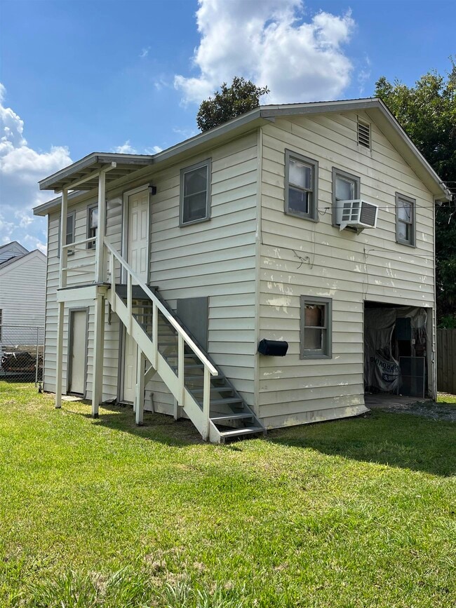 Primary Photo - 720 Live Oak St