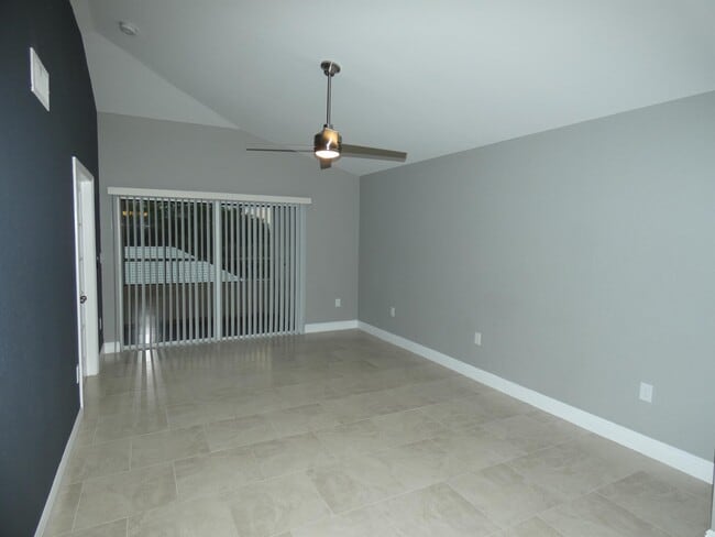 Building Photo - 2851 N Oakland Forest Dr