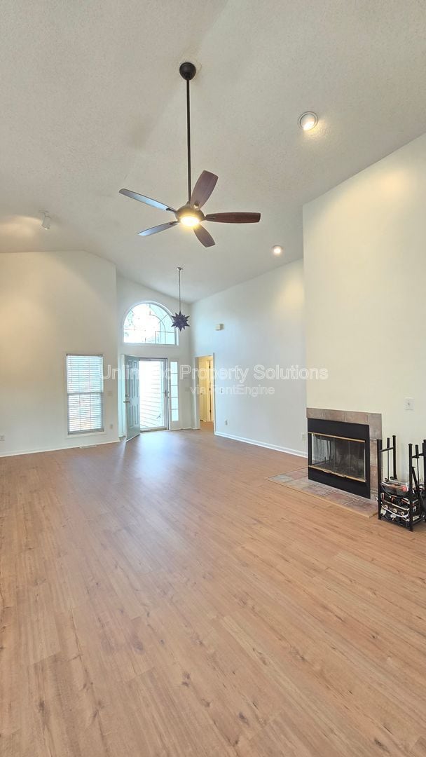 Building Photo - 426 Lansdowne Rd