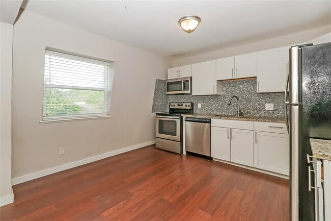 Primary Photo - 7202 Twin Crest Dr