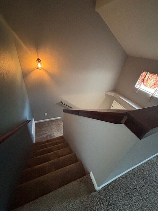 Building Photo - 4 Bedroom 3.5 Bath Townhome in Saddle Ridge!!!