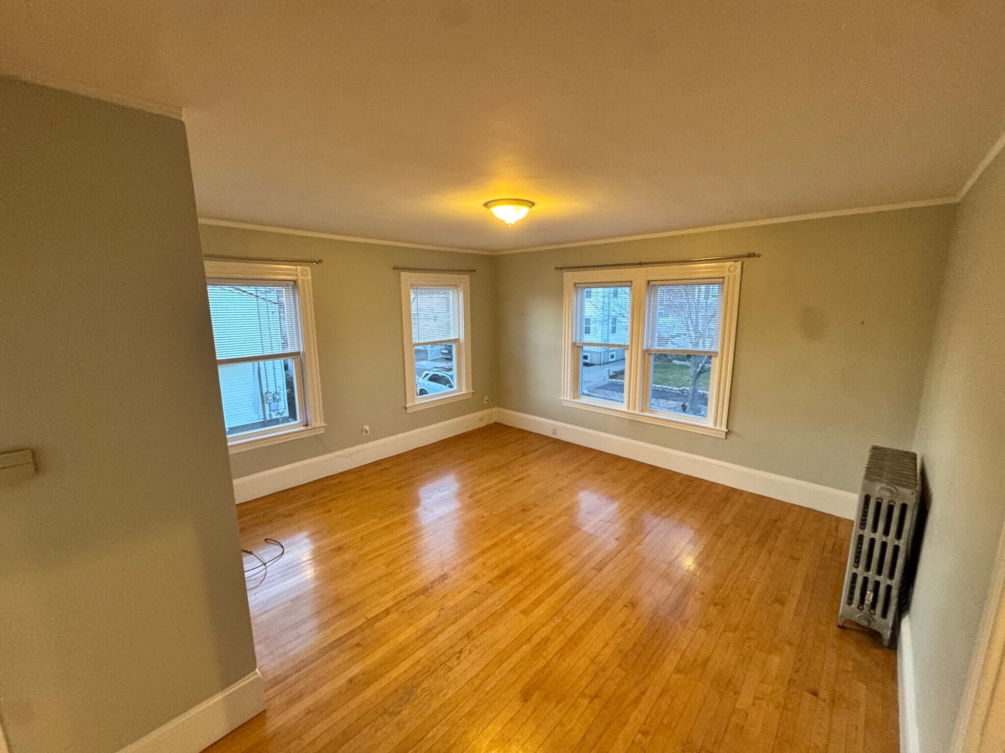 Building Photo - 10 Crescent Hl