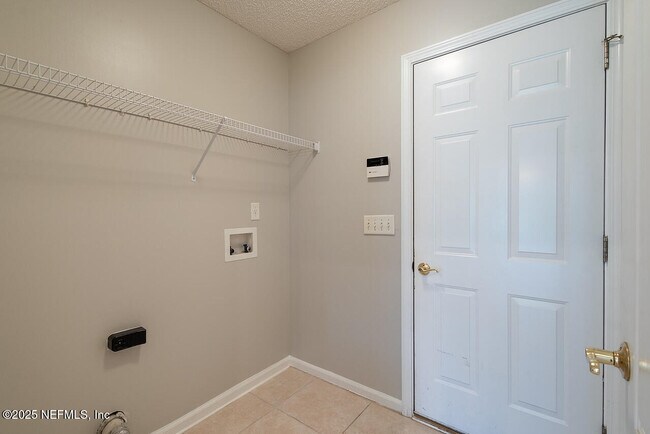 Building Photo - 1618 Highland View Ct