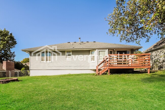 Building Photo - 1221 Milwaukee St