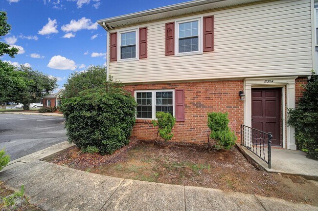 Building Photo - Lovely 3 Bed 2.5 Bath Home!