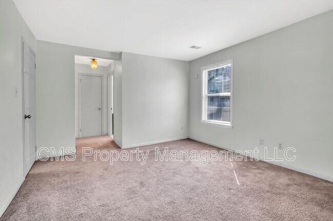 Building Photo - 302 Trinity Ct