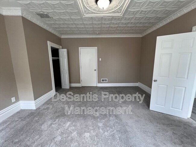 Building Photo - 1104 Brabec St