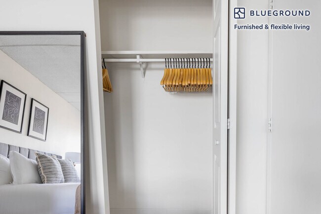 Building Photo - 10 Magazine St