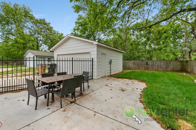Building Photo - Delano District | Renovated 3 Bedroom 3 Ba...