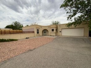 Building Photo - 2 Bedroom Single Story Home Available Near...