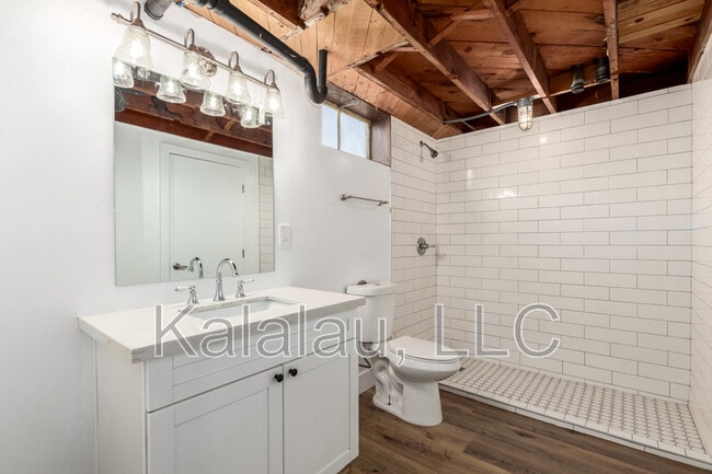 Building Photo - 2256 W Ella St