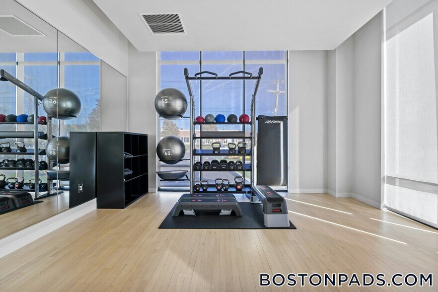 Building Photo - 120 Commerce Way