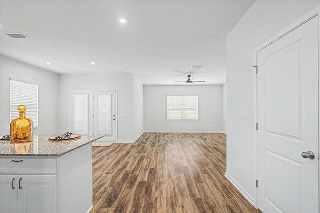 Building Photo - 4 Bed/3 Bath in Heartwood!