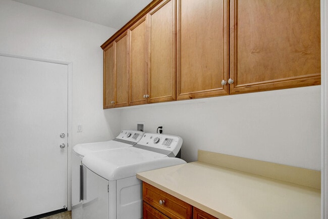 Building Photo - 607 Calle Vibrante