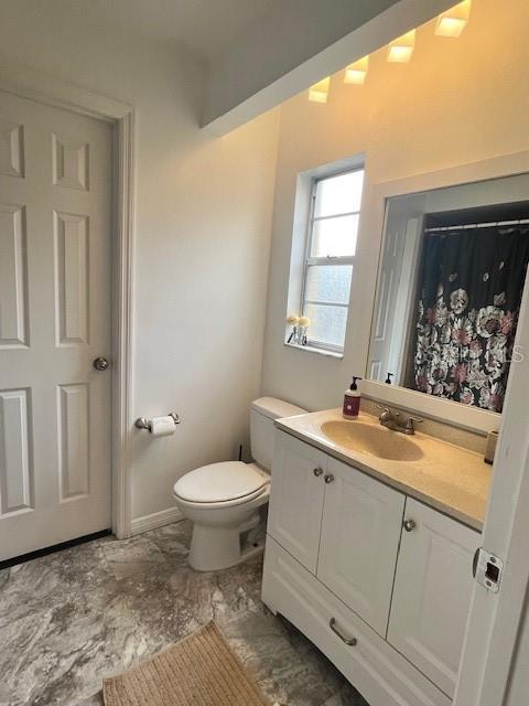 Building Photo - 724 Fortuna Dr