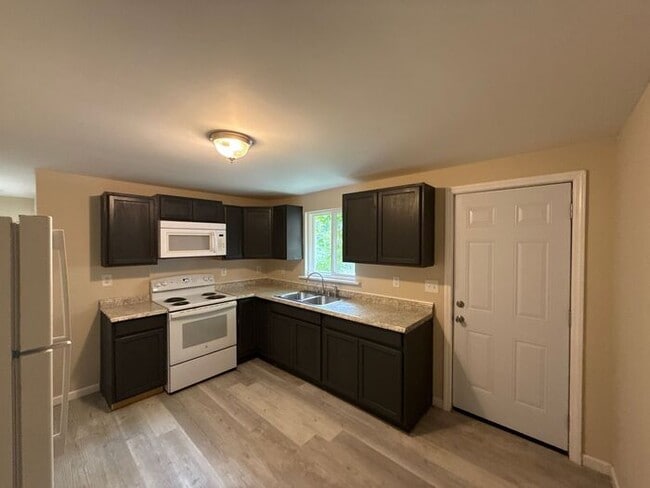 Building Photo - T.R. Lawing Realty Property