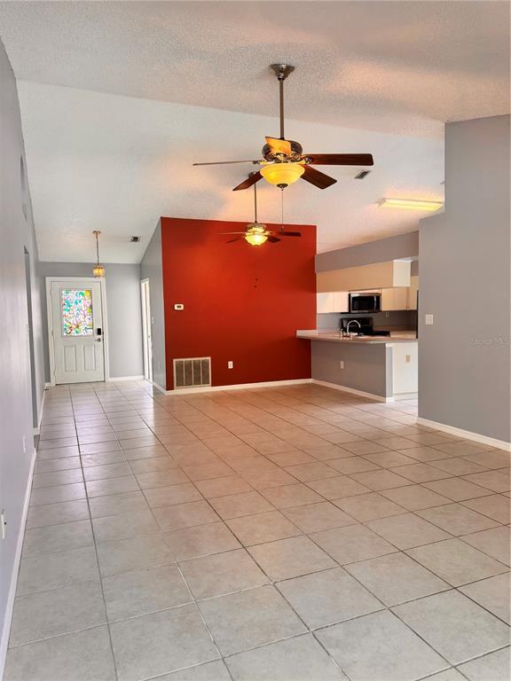 Building Photo - 2070 Sarah Louise Dr