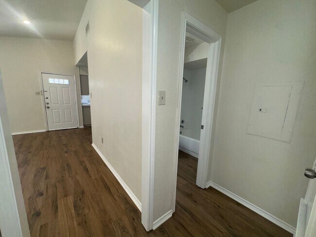 Building Photo - 3149 Tudor Ln