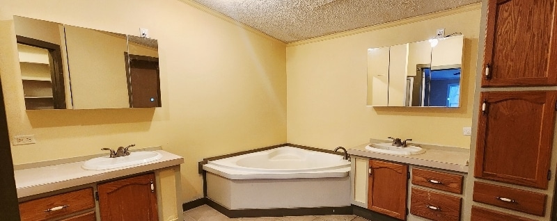 Building Photo - 1225 Sleepy Hollow Rd