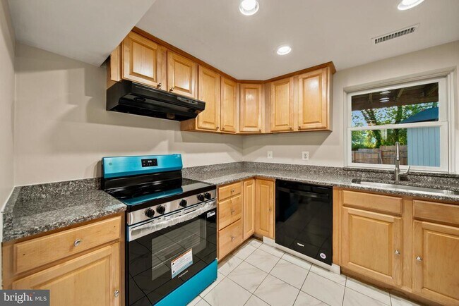Building Photo - 4656 Evansdale Rd